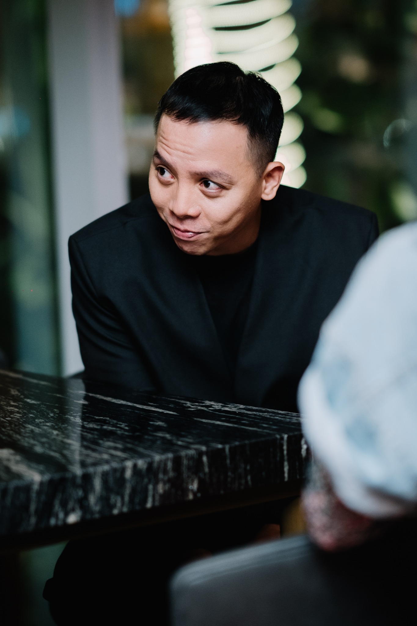 Phản ứng của Touliver khi thấy Tóc Tiên mặc áo 2 dây khoe body mướt mắt- Ảnh 3. Phản ứng của Touliver khi thấy Tóc Tiên mặc áo 2 dây khoe body mướt mắt- Ảnh 3.