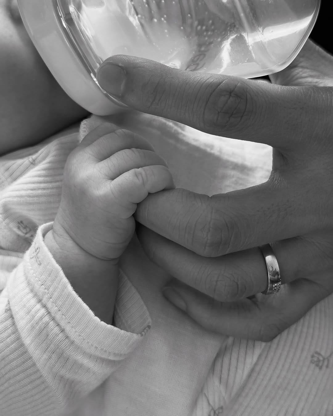 Puka và Gin Tuấn Kiệt lần đầu hé lộ hình ảnh hiếm của nhóc tỳ- Ảnh 2. Puka và Gin Tuấn Kiệt lần đầu hé lộ hình ảnh hiếm của nhóc tỳ- Ảnh 2.