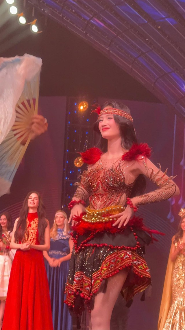 Trực tiếp Chung kết Miss World 2024: Hoa hậu Ý Nhi chính thức vào top 40 nhờ thực lực, bật khóc khi được gọi tên! - Ảnh 8.