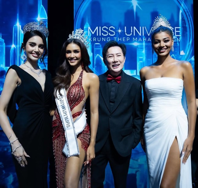 Hành động gây tranh cãi của ông Nawat- Ảnh 2.