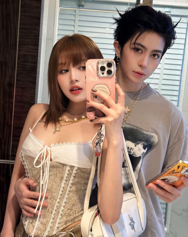 Xoài Non khoe body sexy bỏng mắt, tình tứ với Gil Lê mặc kệ lùm xùm pass đồ- Ảnh 7. Xoài Non khoe body sexy bỏng mắt, tình tứ với Gil Lê mặc kệ lùm xùm pass đồ- Ảnh 7.