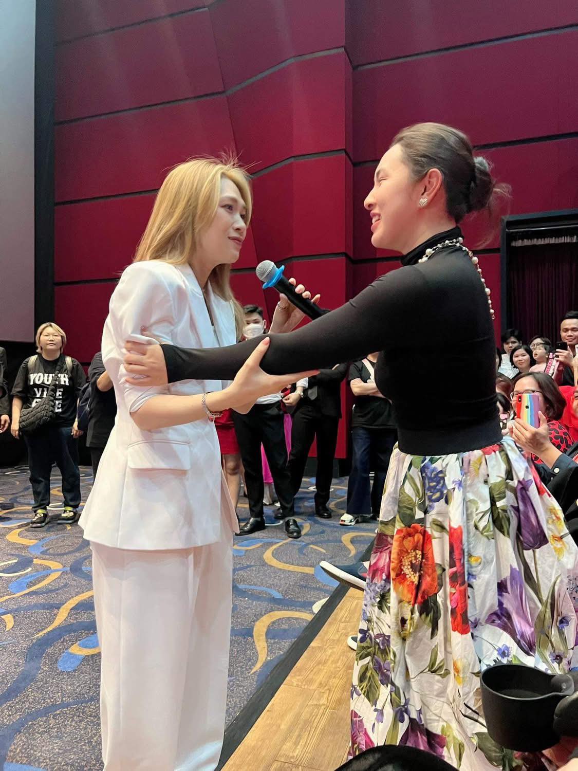 Dàn học trò Mỹ Tâm đồng loạt lên tiếng, 1 sao nữ nhắc thẳng Bảo Uyên: