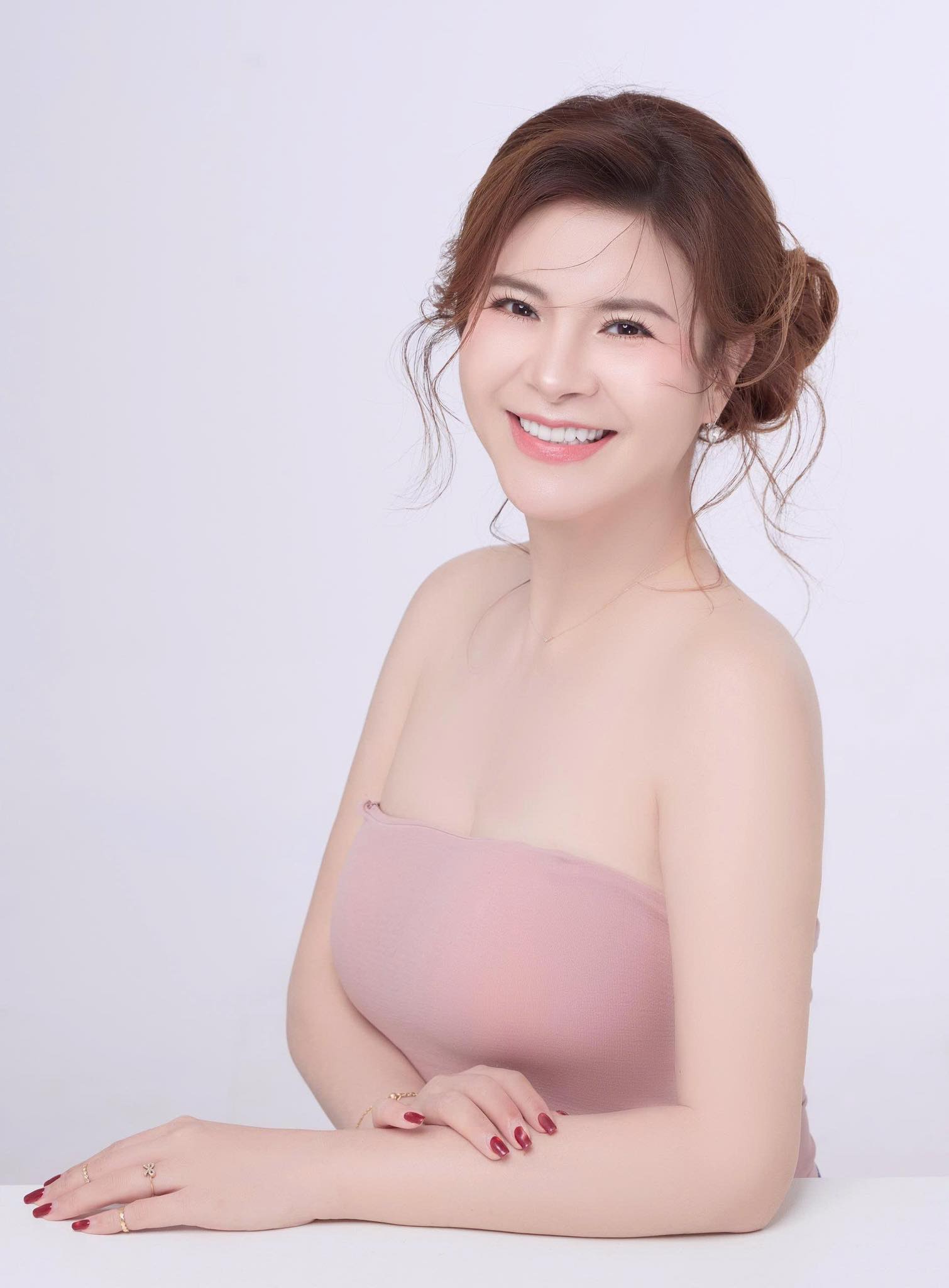 Diễn viên Kim Oanh lên tiếng sau khi gây tranh cãi vì phẫu thuật thẩm mỹ cả gương mặt- Ảnh 5. Diễn viên Kim Oanh lên tiếng sau khi gây tranh cãi vì phẫu thuật thẩm mỹ cả gương mặt- Ảnh 5.