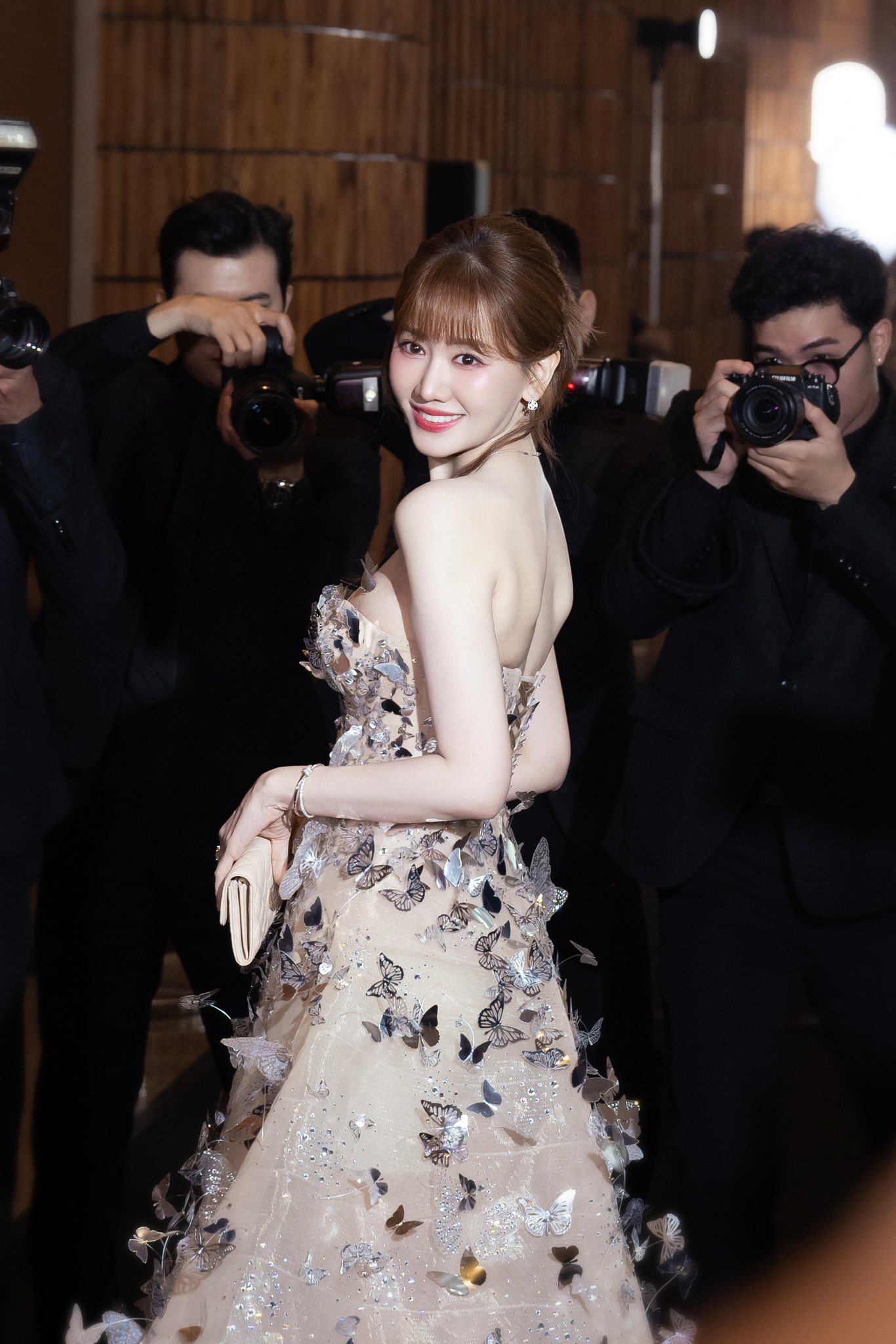 Căng mắt vẫn không thể nhận ra Hari Won, đây có đúng là bà xã Trấn Thành không đấy?- Ảnh 5.