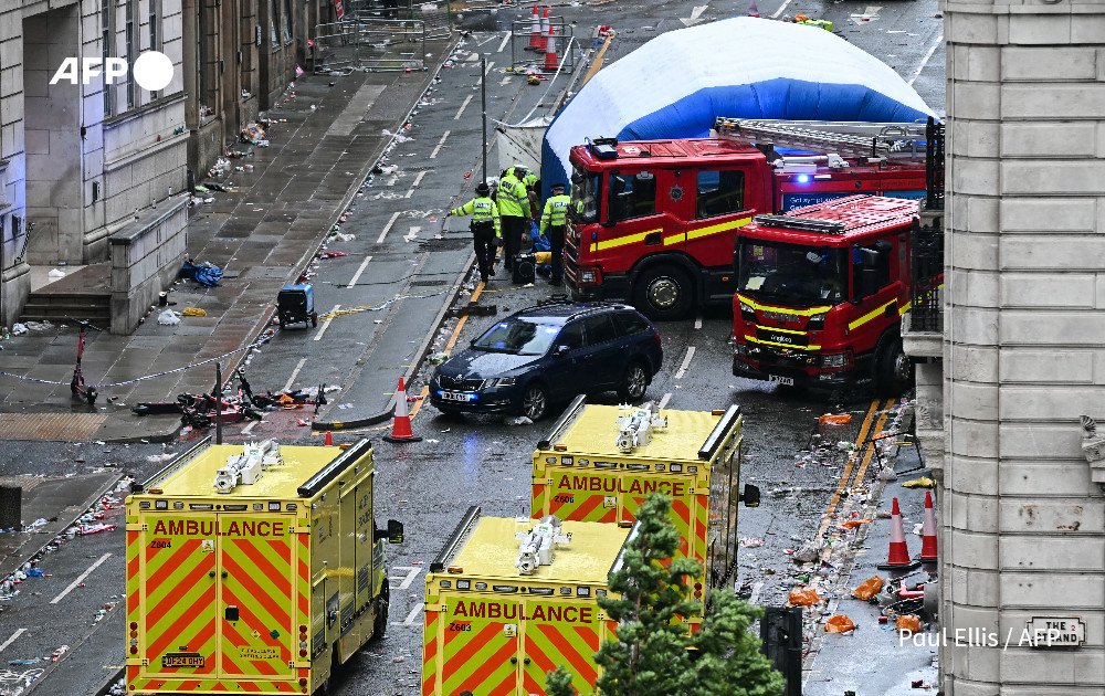 Hiện trường kinh hoàng vụ xe điên lao thẳng đám đông Hiện trường kinh hoàng vụ xe điên lao thẳng đám đông