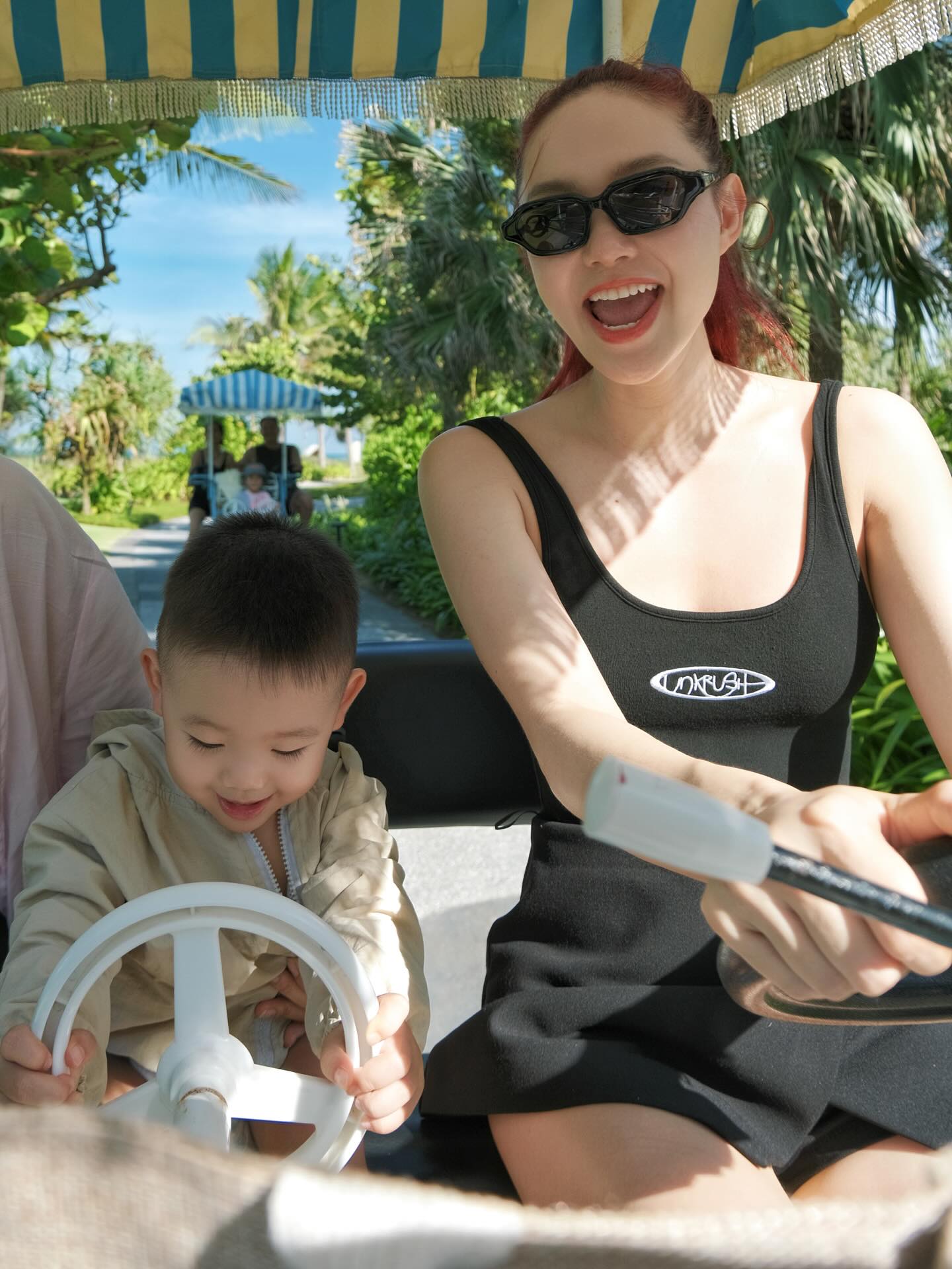 "Hot kid" mới của Vbiz: Mẹ là diễn viên hạng A, ba là doanh nhân gia thế khủng, xinh yêu thế này bảo sao không gây sốt? 502600851185140763140533285631733650964074472n 1759597502995 175959750429983407855