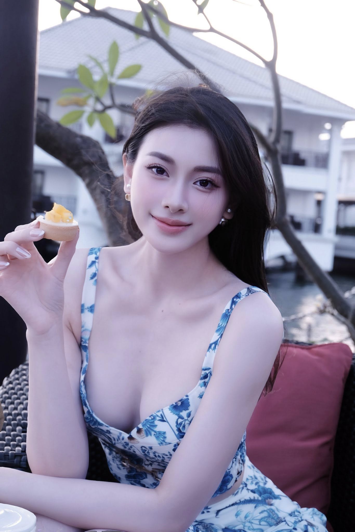 Thêm một hot girl gây Thêm một hot girl gây