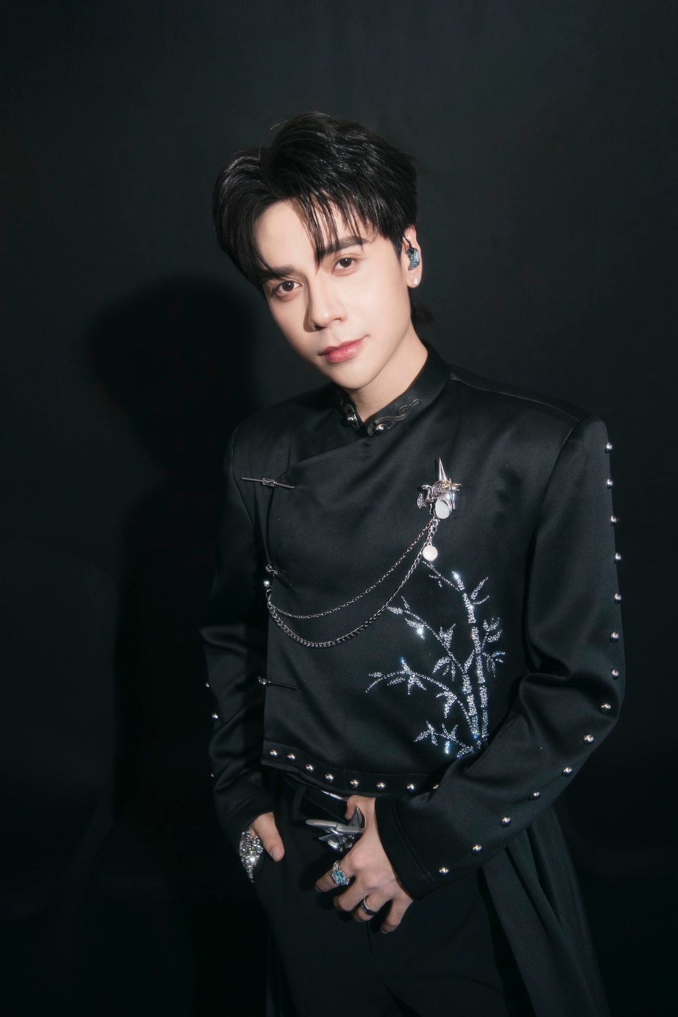 Quang Hùng MasterD nghi đang hẹn hò 1 Em xinh, bị khui 1 hành động lén lút ngay trước mặt khán giả?- Ảnh 3.