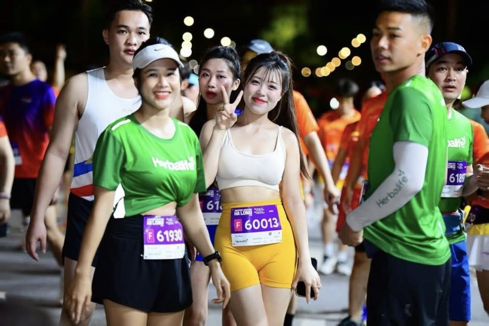 "Tỏa sáng" trên đường chạy, gái xinh đáp trả khi bị nói "làm màu" 50291717226519700883329532599926917944043305n 17490986535071538103234 1749099025987 17490990261271664980317