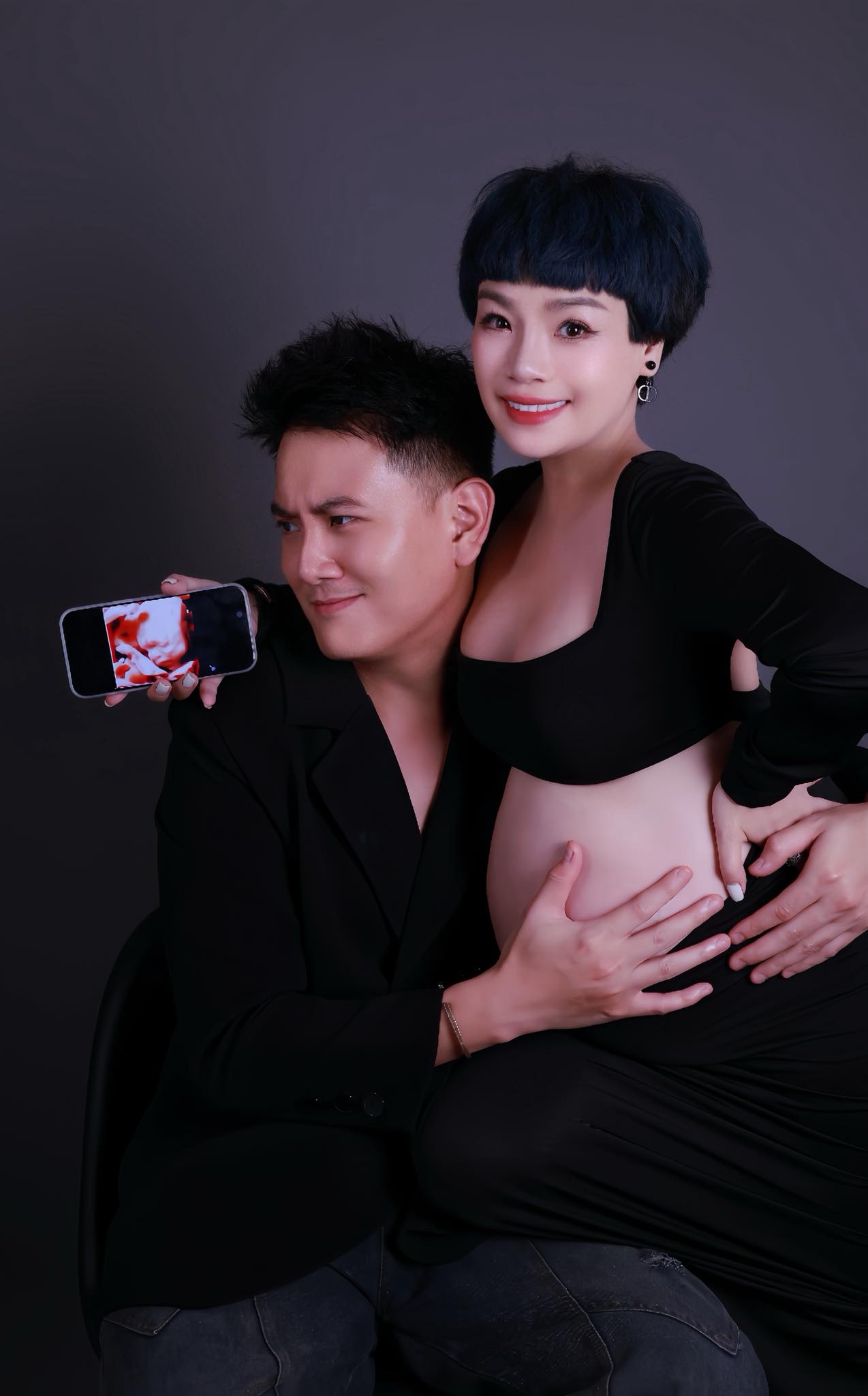 Ca sĩ quê Hưng Yên U50 bầu sắp đẻ: Thích trai đẹp, ga lăng, từng gây sốc khi rao bán khách sạn 110 tỷ- Ảnh 2. Ca sĩ quê Hưng Yên U50 bầu sắp đẻ: Thích trai đẹp, ga lăng, từng gây sốc khi rao bán khách sạn 110 tỷ- Ảnh 2.