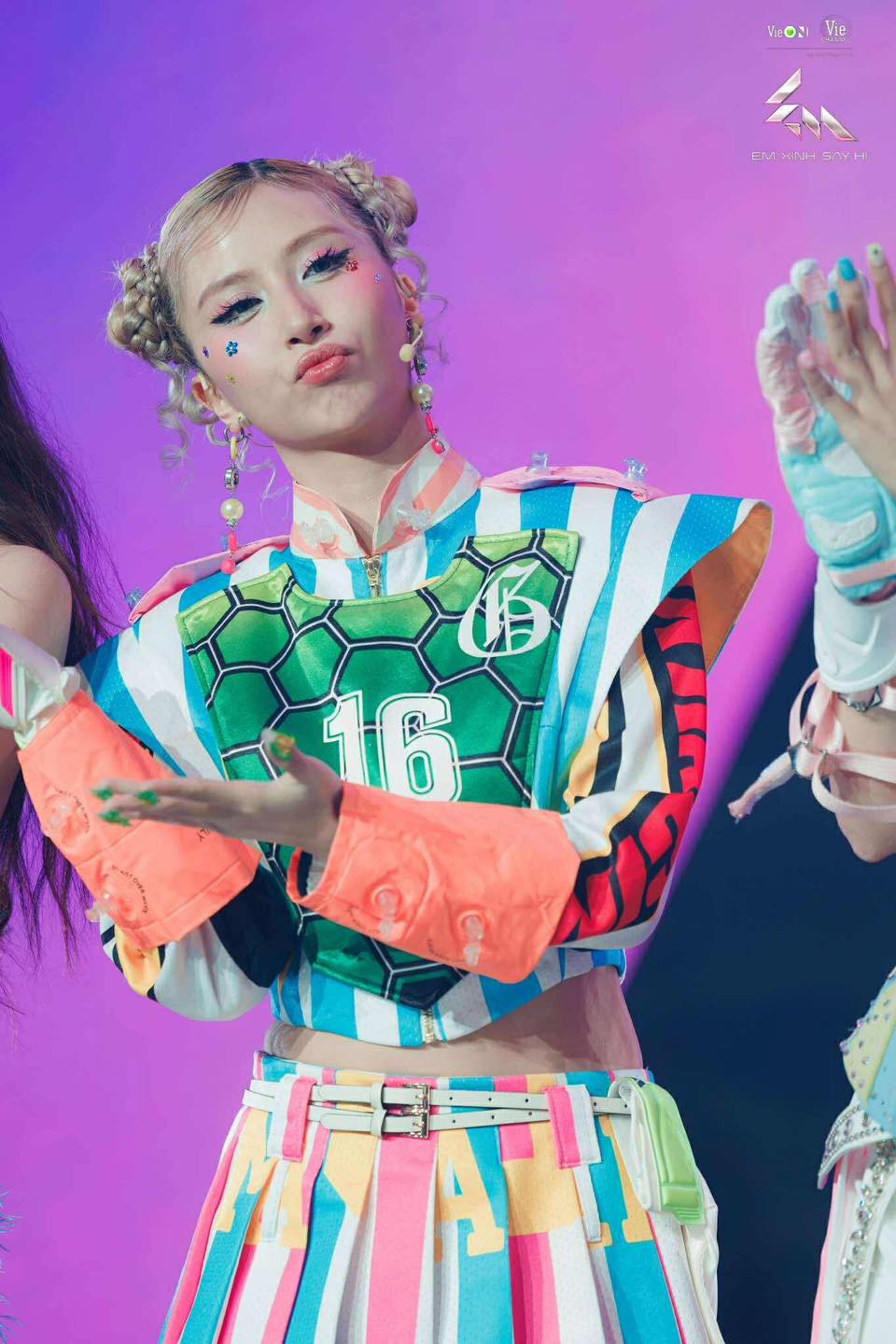 Đoạn clip sến đến nổi da gà ở tập 1 Em Xinh Say Hi, người trong cuộc phải thốt lên 6 chữ Đoạn clip sến đến nổi da gà ở tập 1 Em Xinh Say Hi, người trong cuộc phải thốt lên 6 chữ