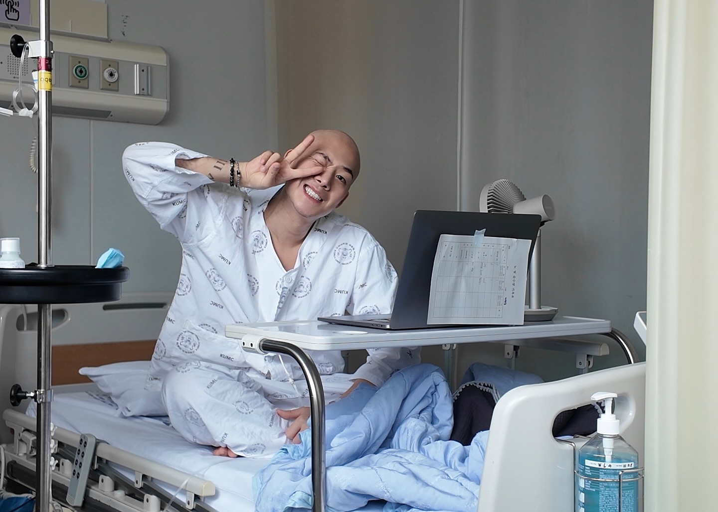 Thảm cảnh mỹ nam Địa Ngục Độc Thân mắc ung thư: Gương mặt không thể nhận ra, còn có nguy cơ vô sinh- Ảnh 6. Thảm cảnh mỹ nam Địa Ngục Độc Thân mắc ung thư: Gương mặt không thể nhận ra, còn có nguy cơ vô sinh- Ảnh 6.