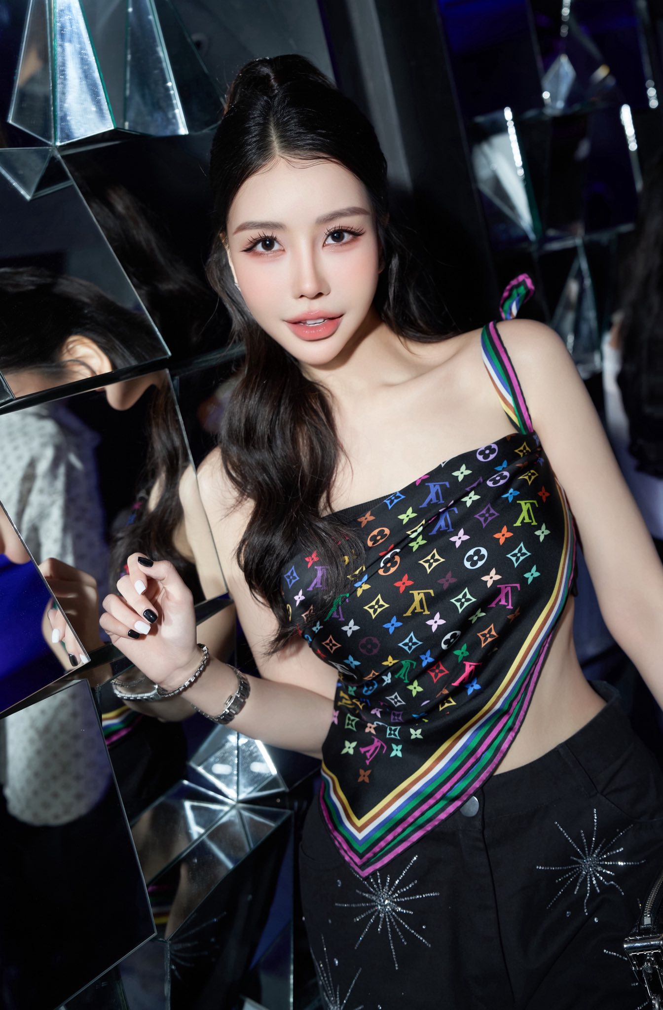 Chi tiết lạ liên quan tới Hoa hậu Lam Cúc trên MXH- Ảnh 4. Chi tiết lạ liên quan tới Hoa hậu Lam Cúc trên MXH- Ảnh 4.