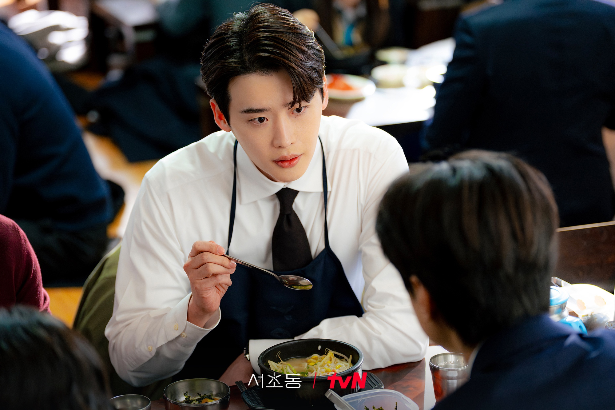 Tài phiệt đẹp nhất Hàn Quốc hiện tại: Siêu giàu từ phim đến đời, visual bén đứt tay đến chị em cũng phải ghen tị- Ảnh 4. Tài phiệt đẹp nhất Hàn Quốc hiện tại: Siêu giàu từ phim đến đời, visual bén đứt tay đến chị em cũng phải ghen tị- Ảnh 4.