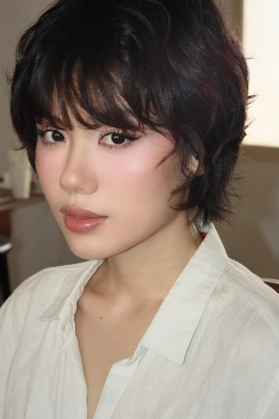 Nữ tiếp viên hàng không tóc ngắn trong Tử Chiến Trên Không: Dáng đẹp, mặt cực xinh nhưng thứ lấn át tất cả là diễn xuất “nổi da gà”- Ảnh 7. Nữ tiếp viên hàng không tóc ngắn trong Tử Chiến Trên Không: Dáng đẹp, mặt cực xinh nhưng thứ lấn át tất cả là diễn xuất “nổi da gà”- Ảnh 7.