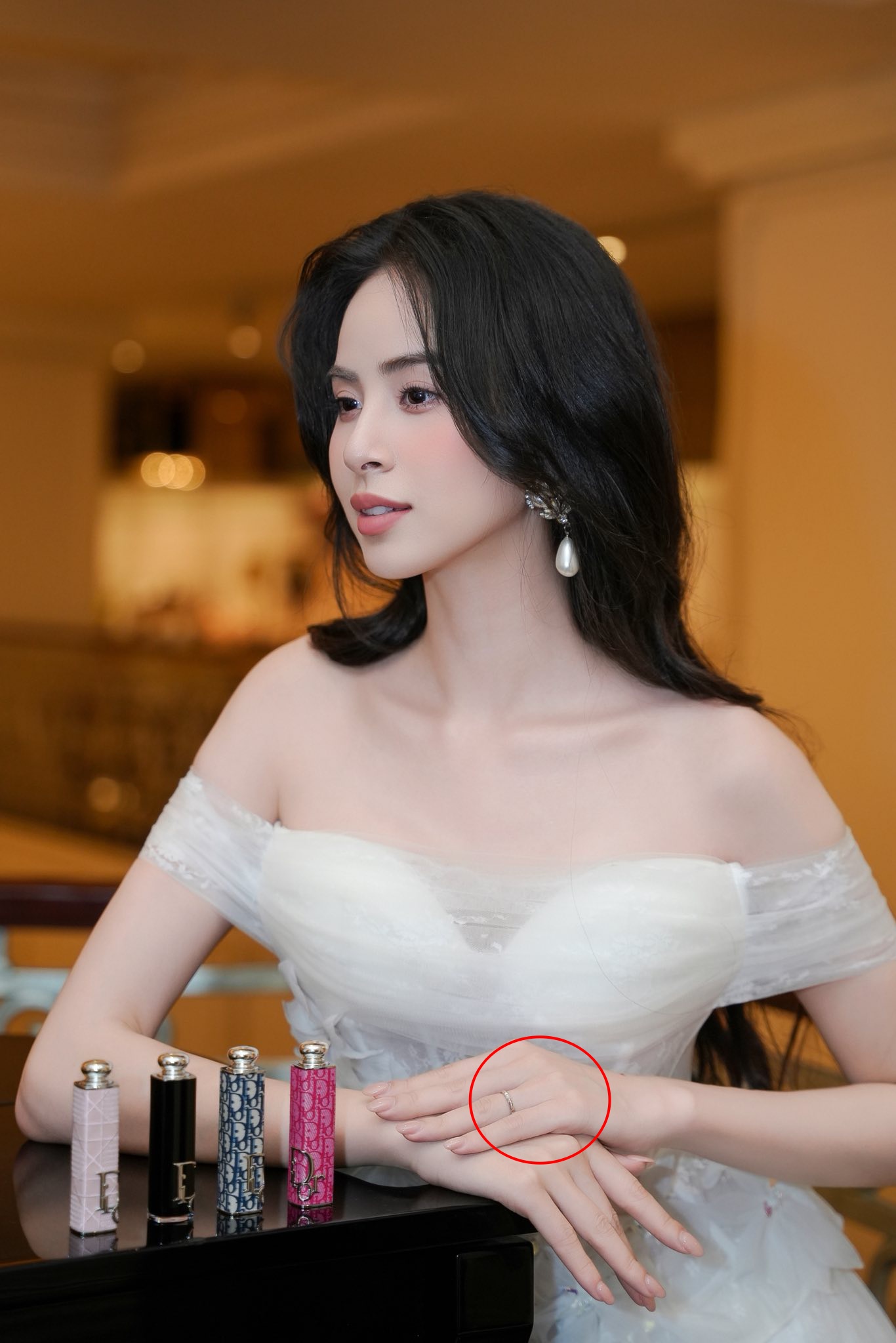 "Kim Tae Hee Việt Nam" quen chồng thiếu gia chỉ 1 tháng sau khi chia tay mối tình 3 năm với nam vương Vbiz? 50349957917669749775588824223462509620582081n 174913661044667697928 1749170878525 17491708789931363690441