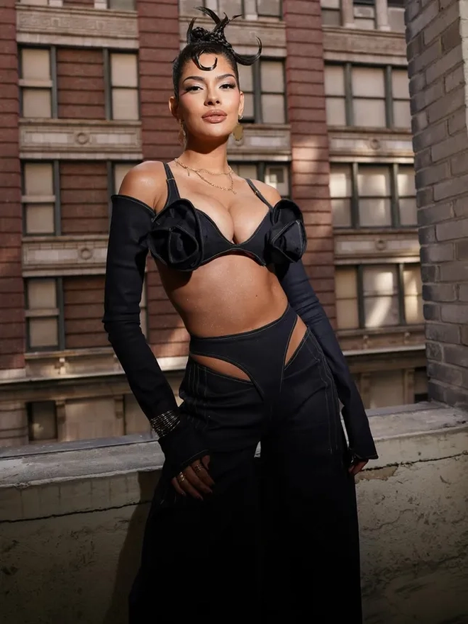 Hoa hậu đẹp nhất thế giới mặc hở gây tranh cãi- Ảnh 3. Hoa hậu đẹp nhất thế giới mặc hở gây tranh cãi- Ảnh 3.