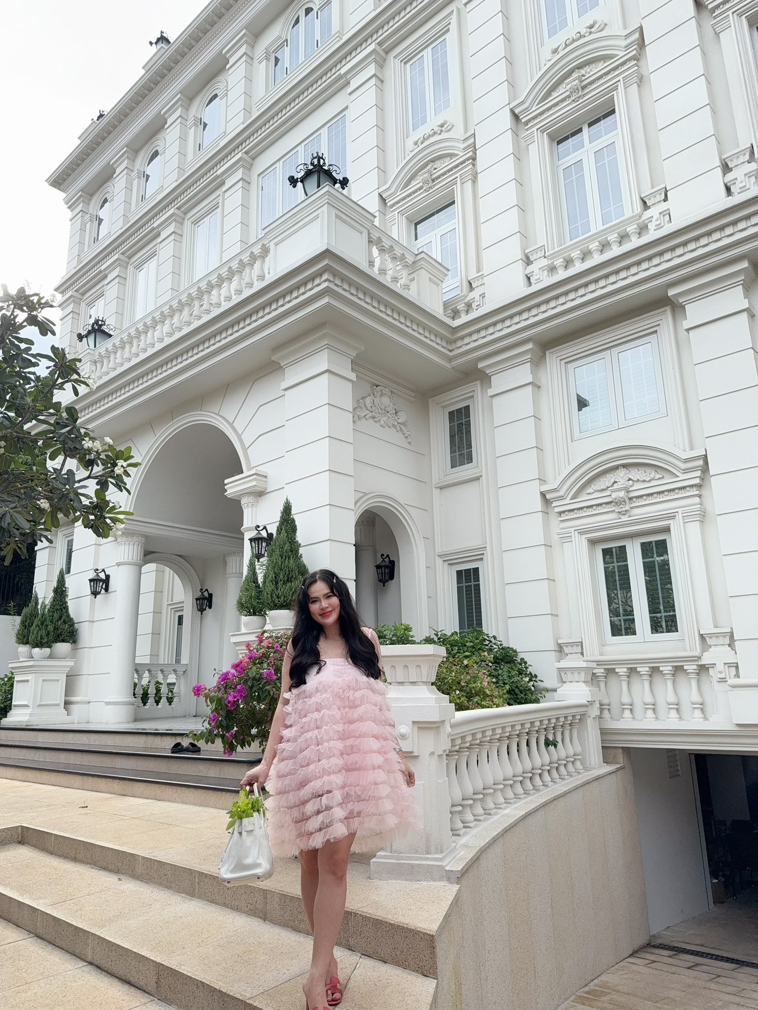 Nam NSƯT 53 tuổi được vợ đại gia sinh con cho, đón về ở biệt thự 200 tỷ đồng, yêu hết lòng mặc gièm pha- Ảnh 5.