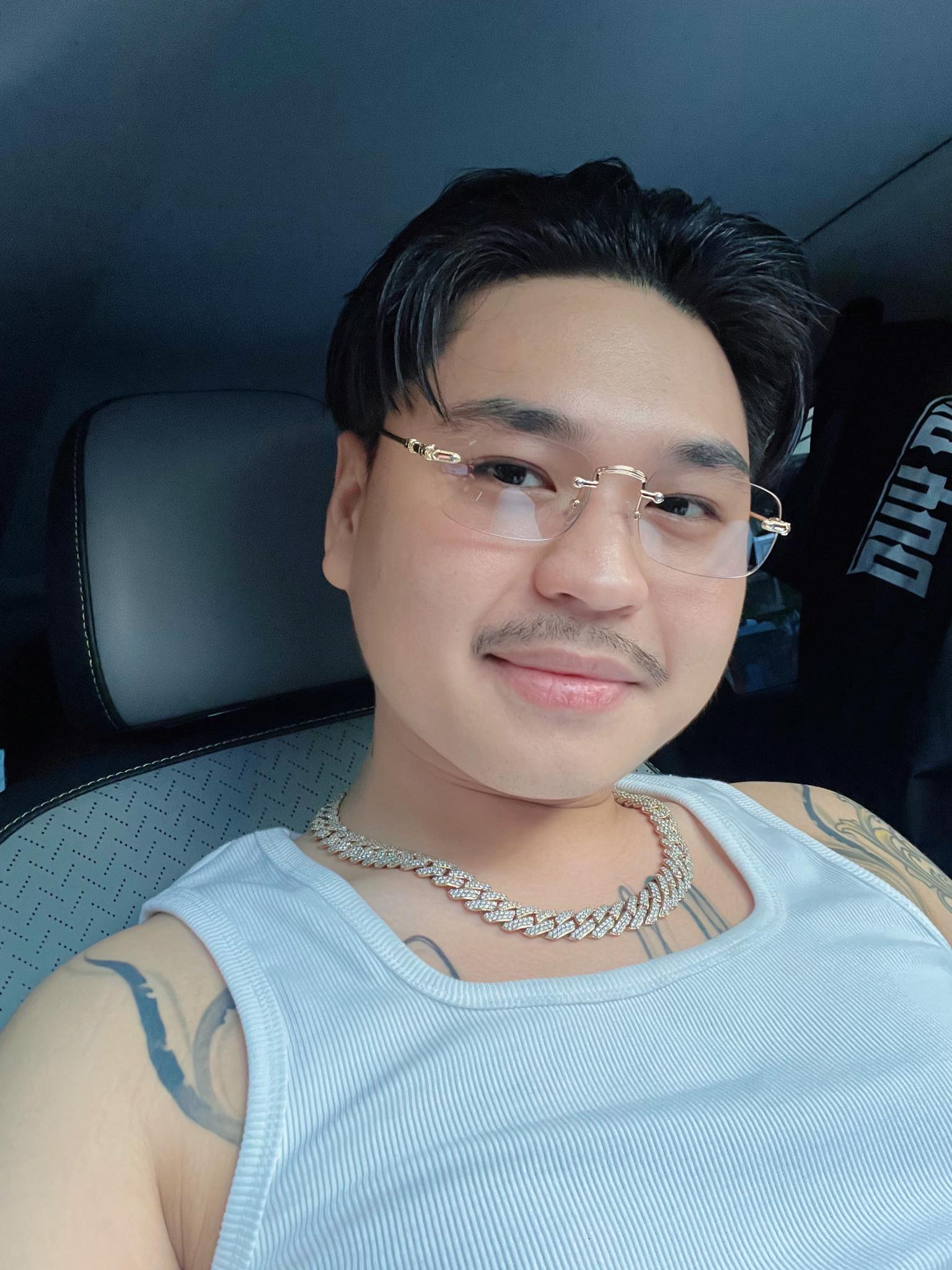 Vẻ ngoài bụi bặm, bên trong ấm áp ở tuổi 33 của nam ca sĩ lấy vợ lỡ một lần đò, có 2 con riêng- Ảnh 7.