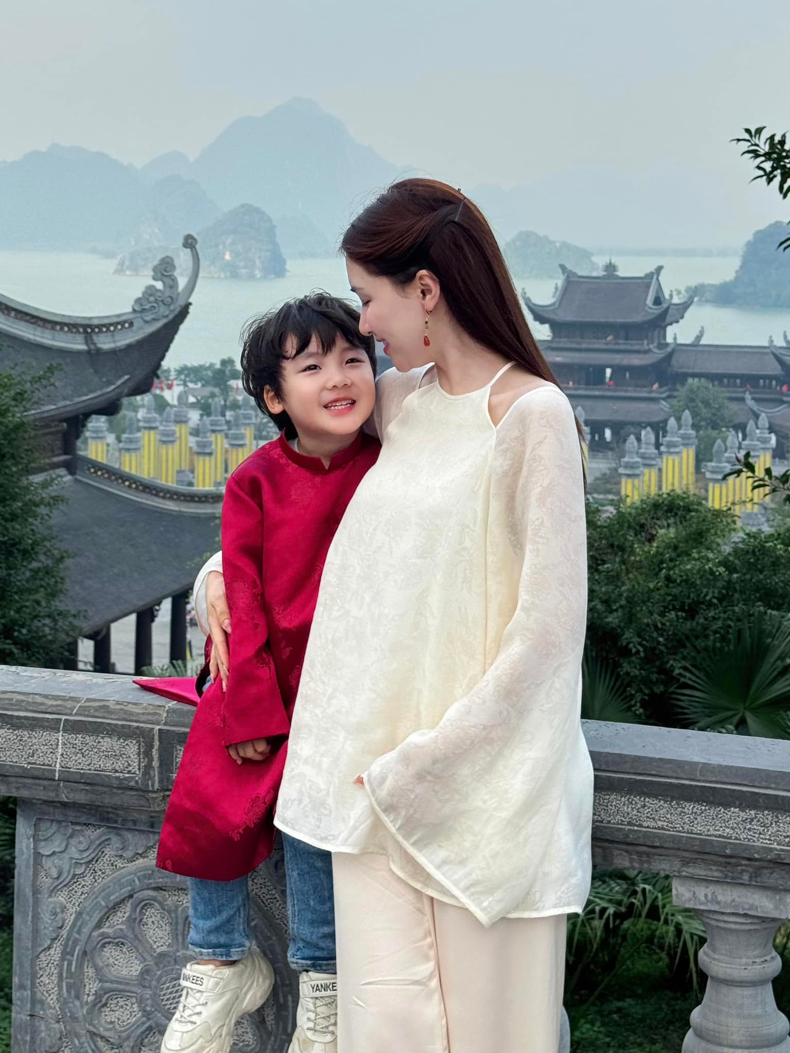 Lịm tim vì bé Bo quá đáng yêu: Vừa vào lớp 1 đã tự viết thiệp tặng mẹ Hòa Minzy nhân ngày 20/10- Ảnh 3.