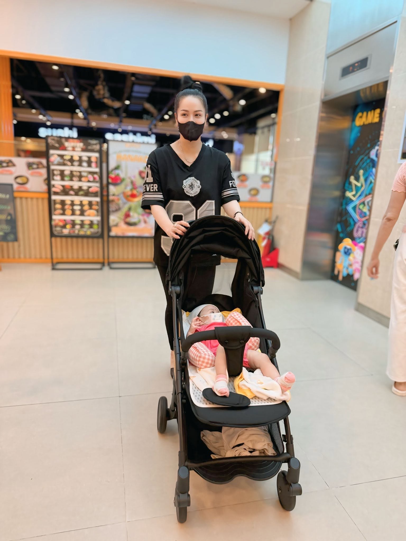 Cuộc sống mẹ bỉm của nghệ sĩ ở biệt thự 500 m2, không lấy chồng sau gần 6 tháng sinh con tuổi 40- Ảnh 4.