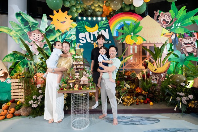 1 chi tiết về con cái trong bức ảnh mừng sinh nhật của Cường Đô la khiến dân tình 1 chi tiết về con cái trong bức ảnh mừng sinh nhật của Cường Đô la khiến dân tình