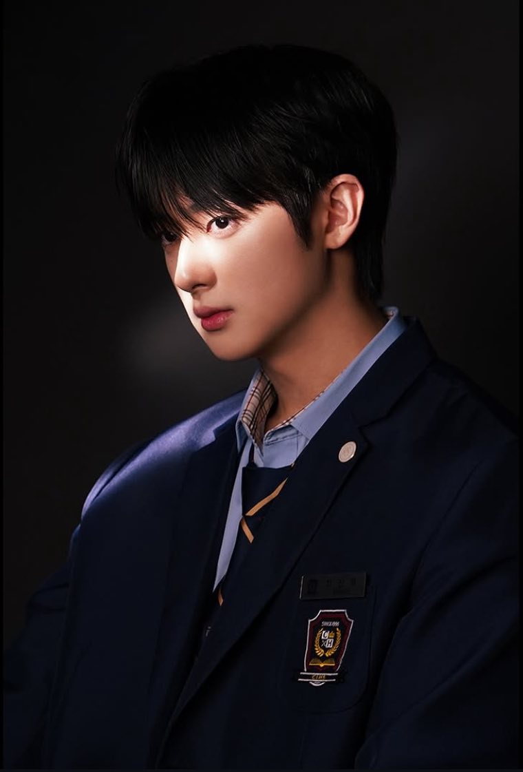 Thiếu gia tài phiệt đang cực hot vì giống cả showbiz: Nhìn thẳng tưởng Cha Eun Woo, ngó ngang lại ra V (BTS)- Ảnh 5.