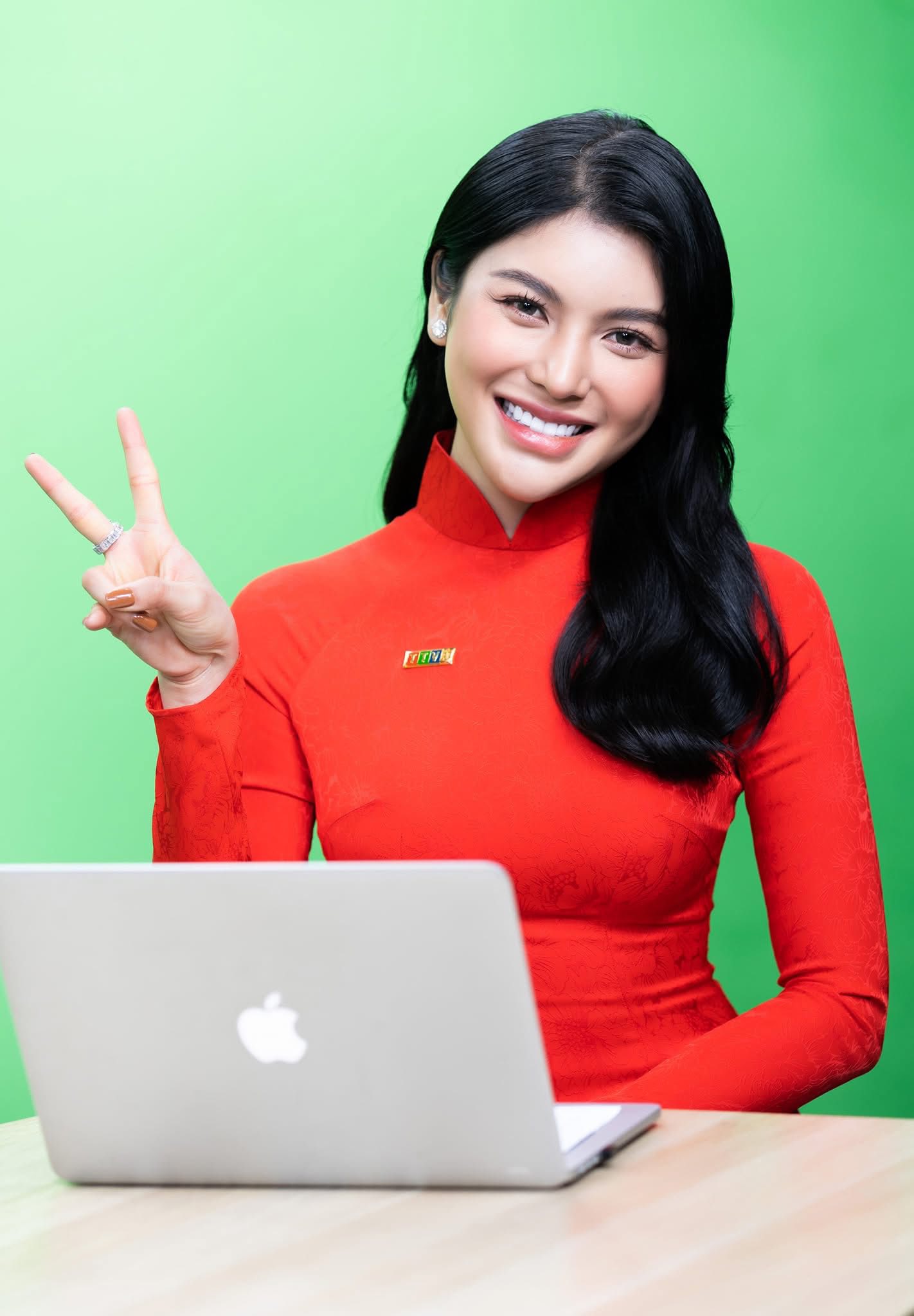 Nhan sắc nóng bỏng của nữ ca sĩ bị cha ruột bỏ rơi: 30 tuổi ở biệt thự 2.200 m2 giá 70 tỷ, đi Maybach- Ảnh 7.