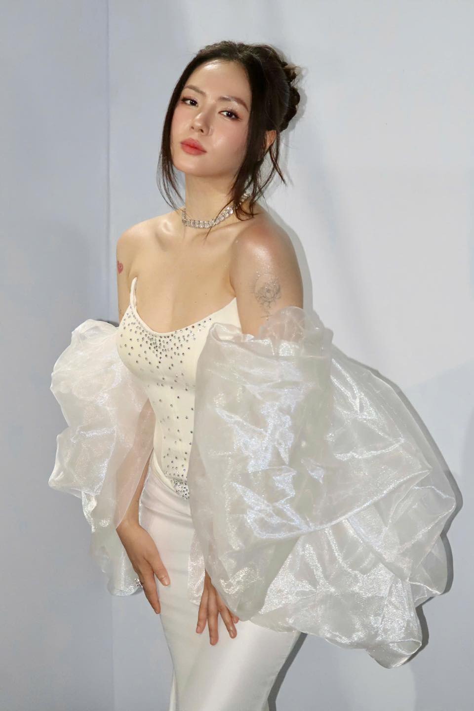 Nữ nghệ sĩ 41 tuổi vẫn là ca sĩ đẹp bậc nhất Vbiz, giàu sang, có bạn trai nhưng giấu danh tính- Ảnh 4. Nữ nghệ sĩ 41 tuổi vẫn là ca sĩ đẹp bậc nhất Vbiz, giàu sang, có bạn trai nhưng giấu danh tính- Ảnh 4.