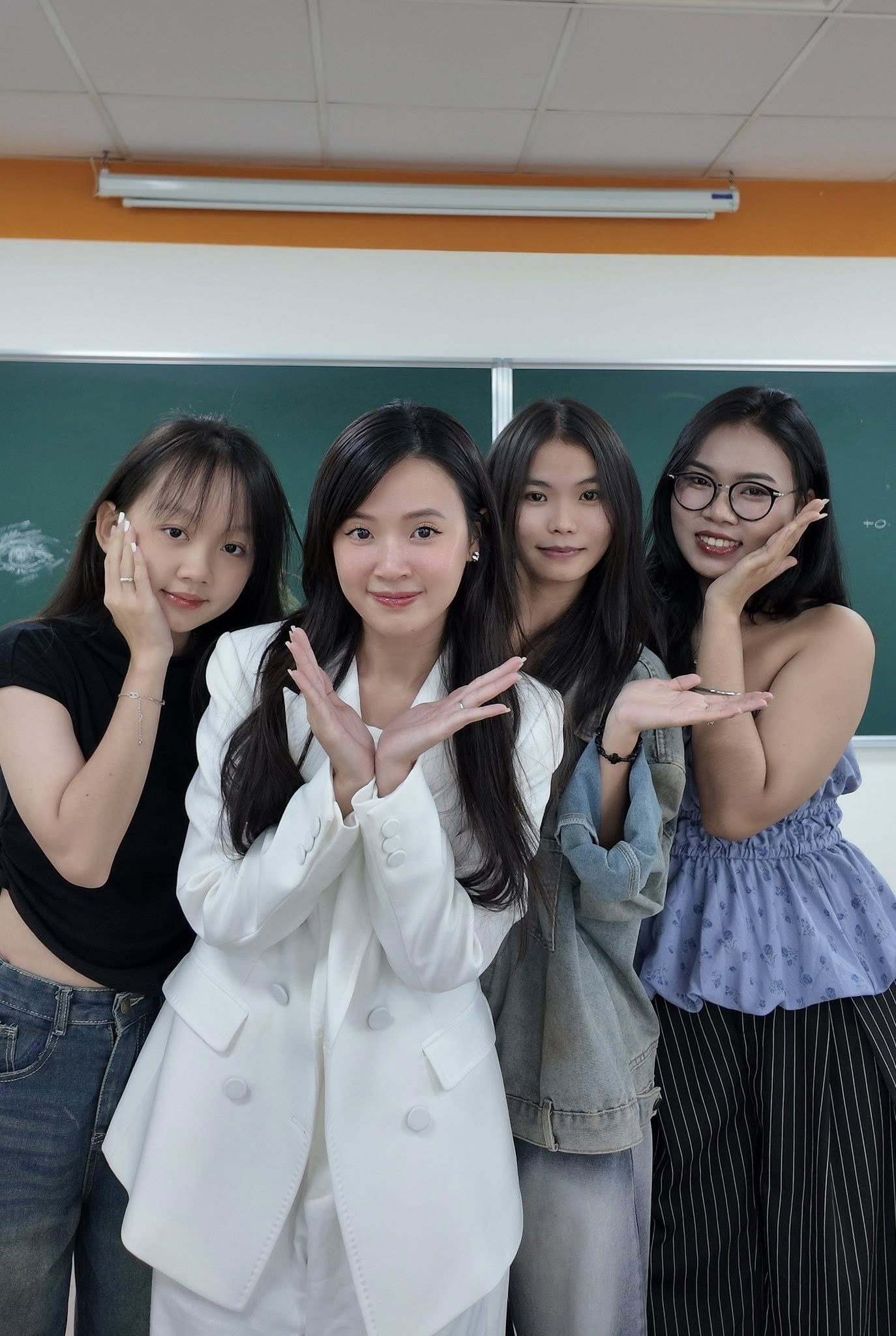 Vbiz có 1 mỹ nhân sáng làm cô giáo, tối lên đồ đi quẩy: U40 mà trẻ hơn học sinh mới đáng nể- Ảnh 6.