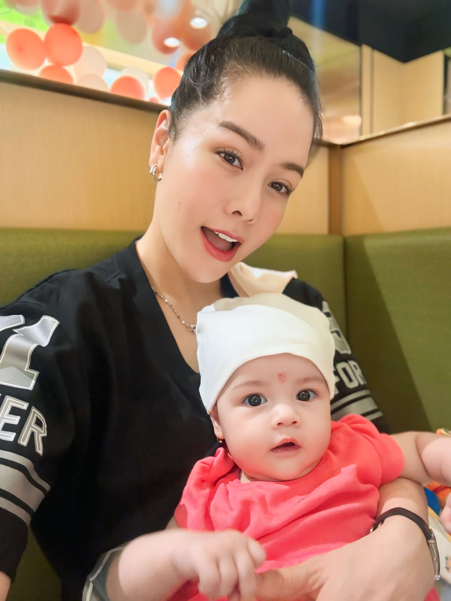 Cuộc sống mẹ bỉm của nghệ sĩ ở biệt thự 500 m2, không lấy chồng sau gần 6 tháng sinh con tuổi 40- Ảnh 2.