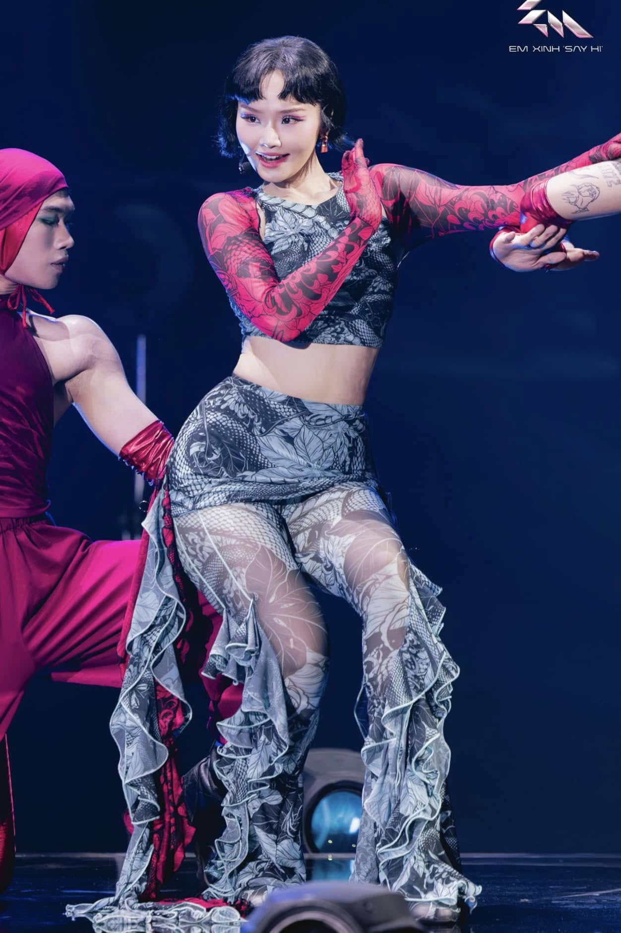 Dàn Em Xinh gây cười mệt nghỉ với ảnh quá khứ, lướt đến