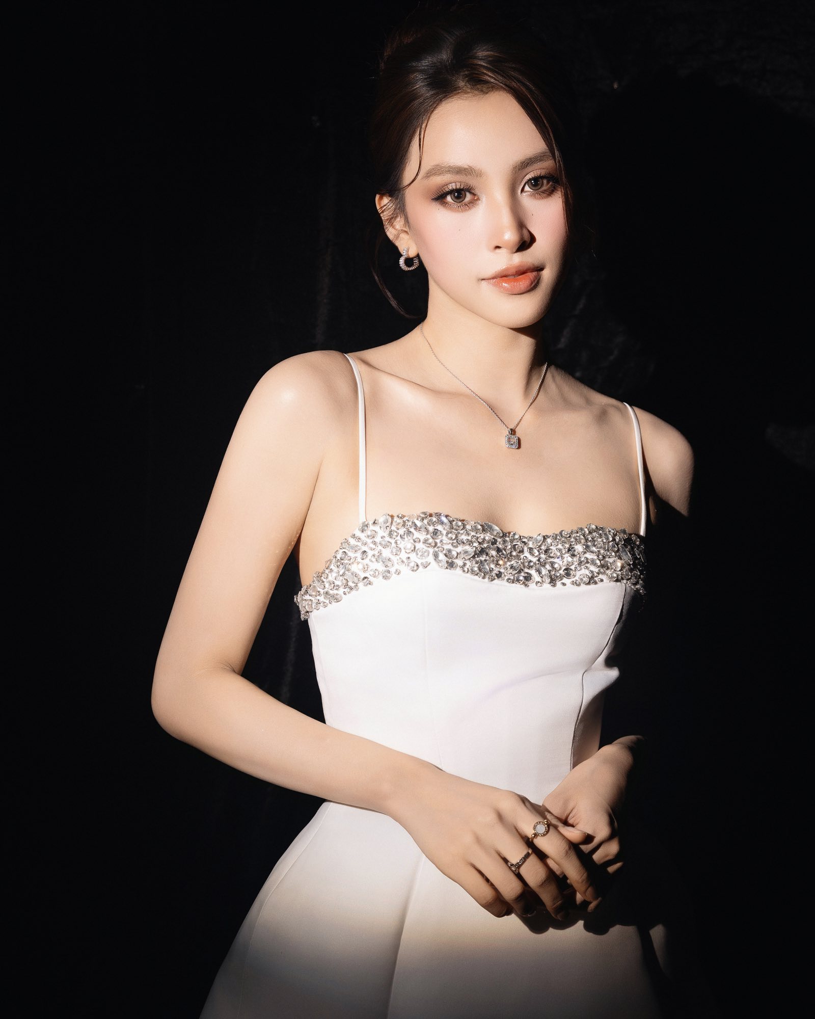 Xuất hiện chỉ 1 phút trên sóng Hoa hậu Việt Nam, Tiểu Vy vướng tranh cãi- Ảnh 5.