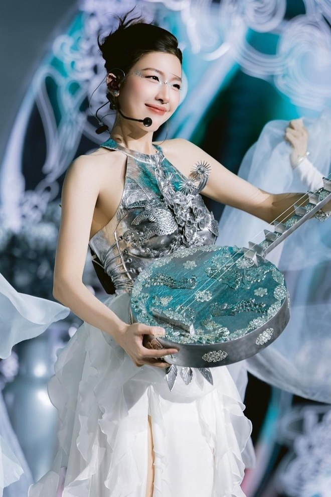 Mỹ nhân Việt duy nhất đổi đời nhờ liên tục làm rơi đồ, đẹp như hoa như ngọc cứ xuất hiện là bùng nổ visual- Ảnh 8.