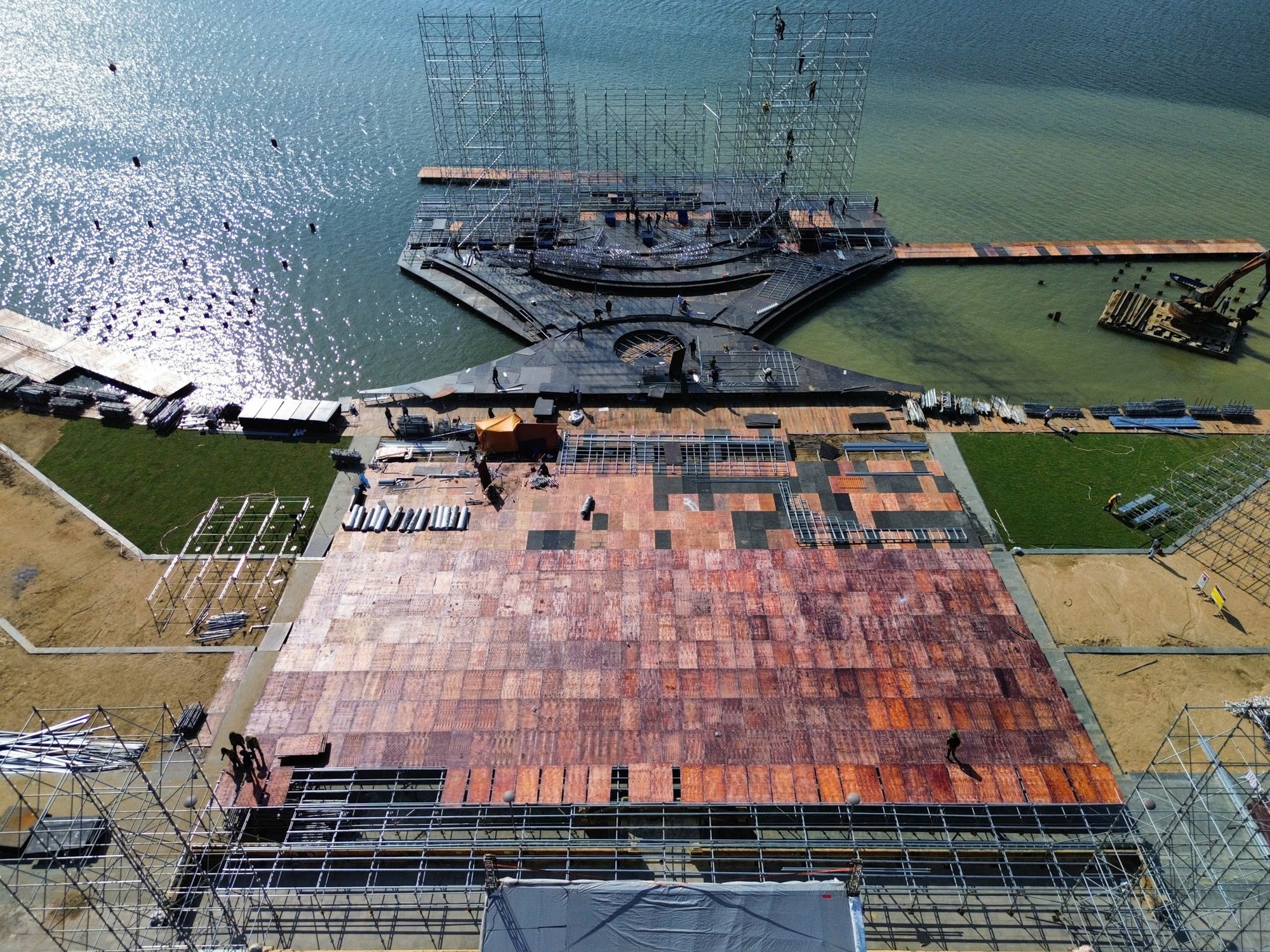 NÓNG: Sân khấu Chung kết Hoa hậu Việt Nam 2024 tại Huế bị tháo dỡ, cảnh tượng hiện tại gây hoang mang- Ảnh 9. NÓNG: Sân khấu Chung kết Hoa hậu Việt Nam 2024 tại Huế bị tháo dỡ, cảnh tượng hiện tại gây hoang mang- Ảnh 9.