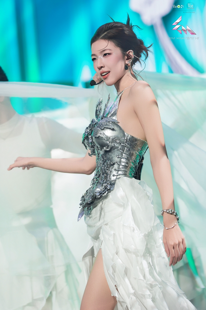 Em Xinh xinh như Suzy bị khui ảnh quá khứ, visual lạ cỡ này bảo sao không bị nói