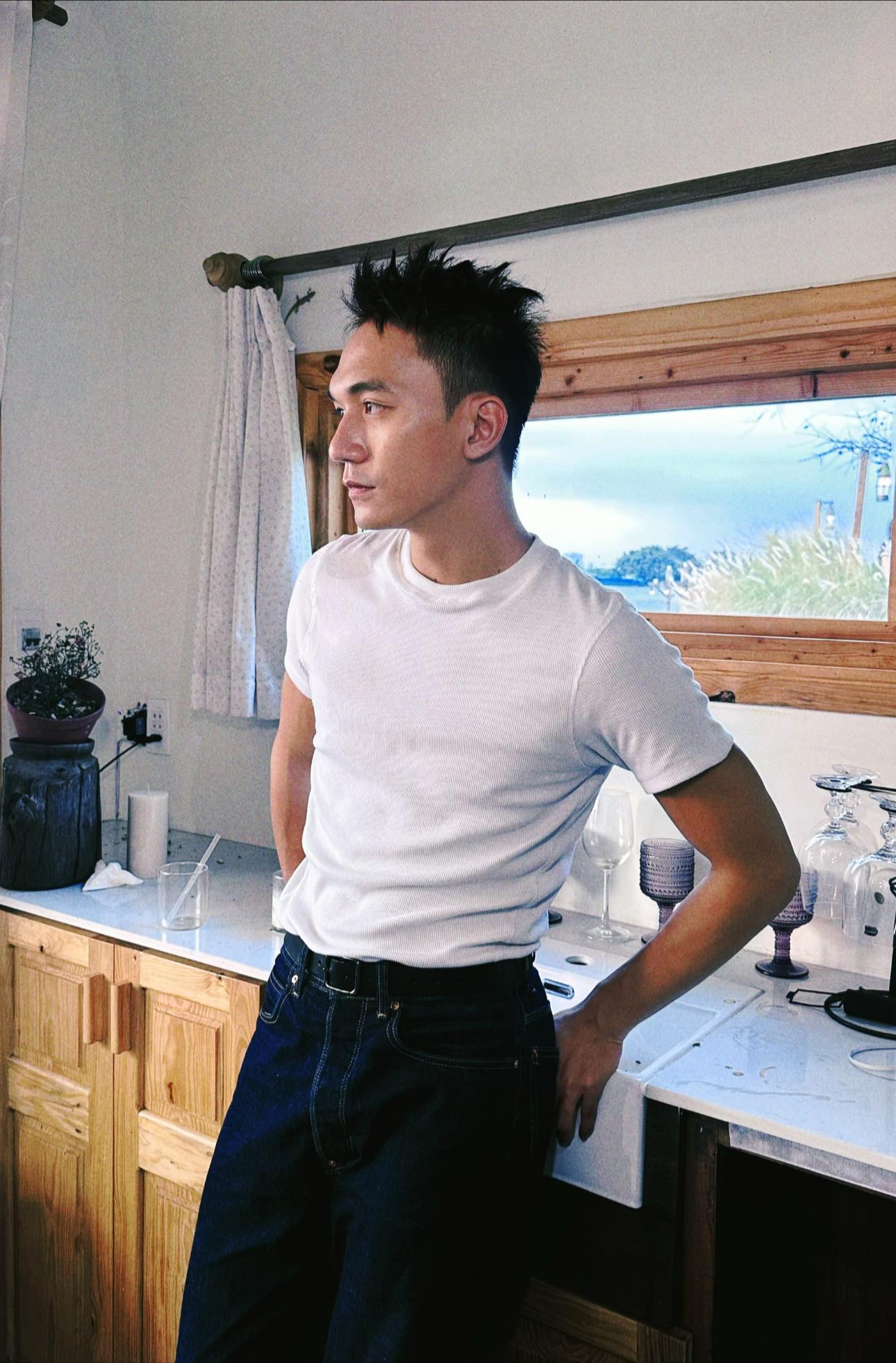 Trai đẹp 1m8 hot nhất phim Mưa Đỏ: Visual và body Trai đẹp 1m8 hot nhất phim Mưa Đỏ: Visual và body