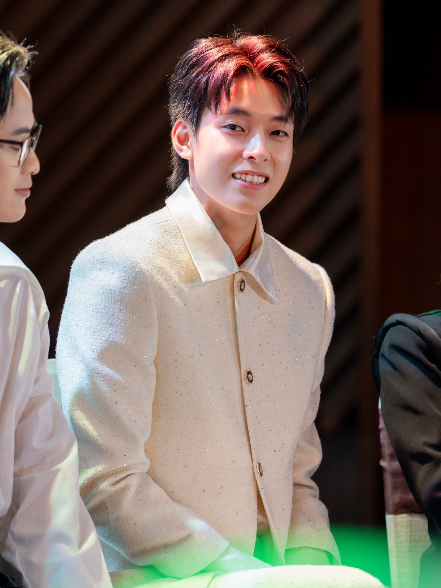 Mỹ nam Vbiz đưa đẩy lộ liễu với Á hậu Sen Vàng, phim giả tình thật hay chiêu trò PR?- Ảnh 4.