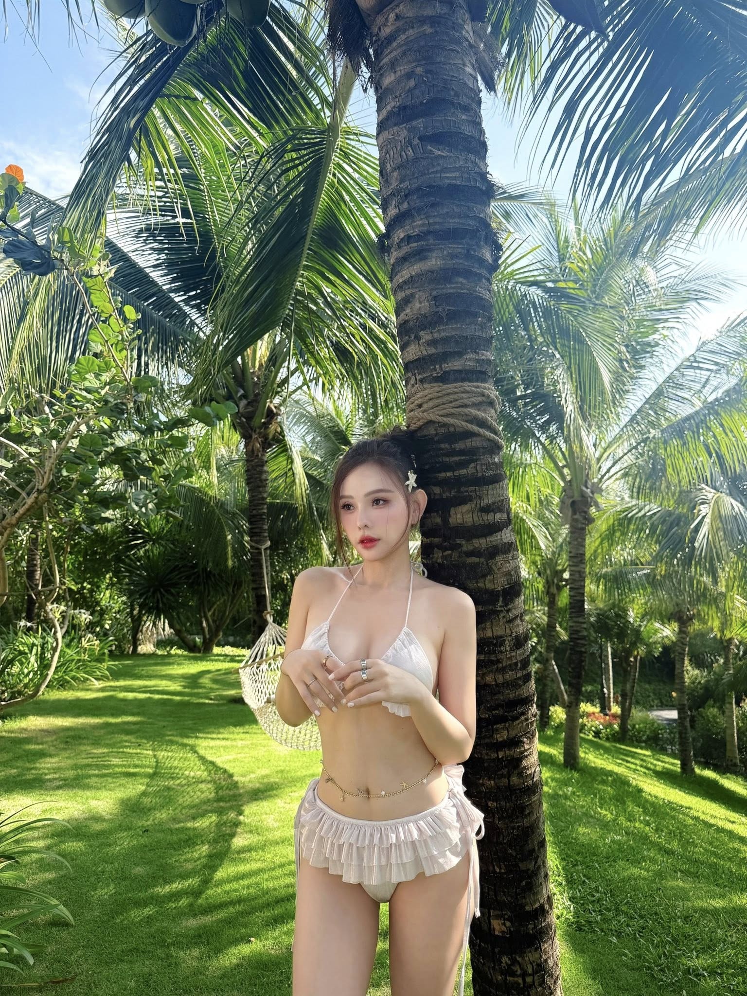 Nữ nghệ sĩ 41 tuổi diện bikini gợi cảm, khoe body nuột nà, nhan sắc đẹp như 20- Ảnh 1.