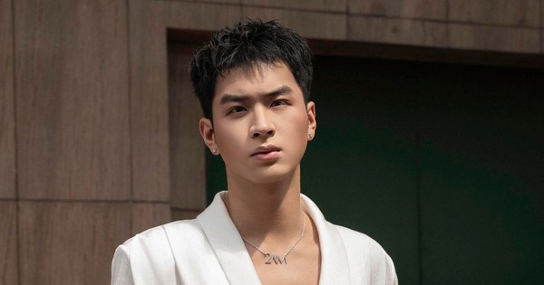 Mỹ nam phim Việt giờ vàng được khen nức nở vì "đẹp trai dã man", xuất hiện 90 giây mà hơn cả bộ phim cộng lại 29 Mỹ nam phim Việt giờ vàng được khen nức nở vì "đẹp trai dã man", xuất hiện 90 giây mà hơn cả bộ phim cộng lại 5059952903040349269476982375134380593027074n 1755778981480 1755778981802943312888 183 0 899 1368 crop 17557790820241999327503jpg