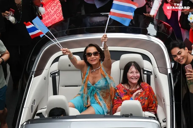 Nữ tỷ phú gây chú ý trong lễ đón Hoa hậu Thế giới- Ảnh 1.