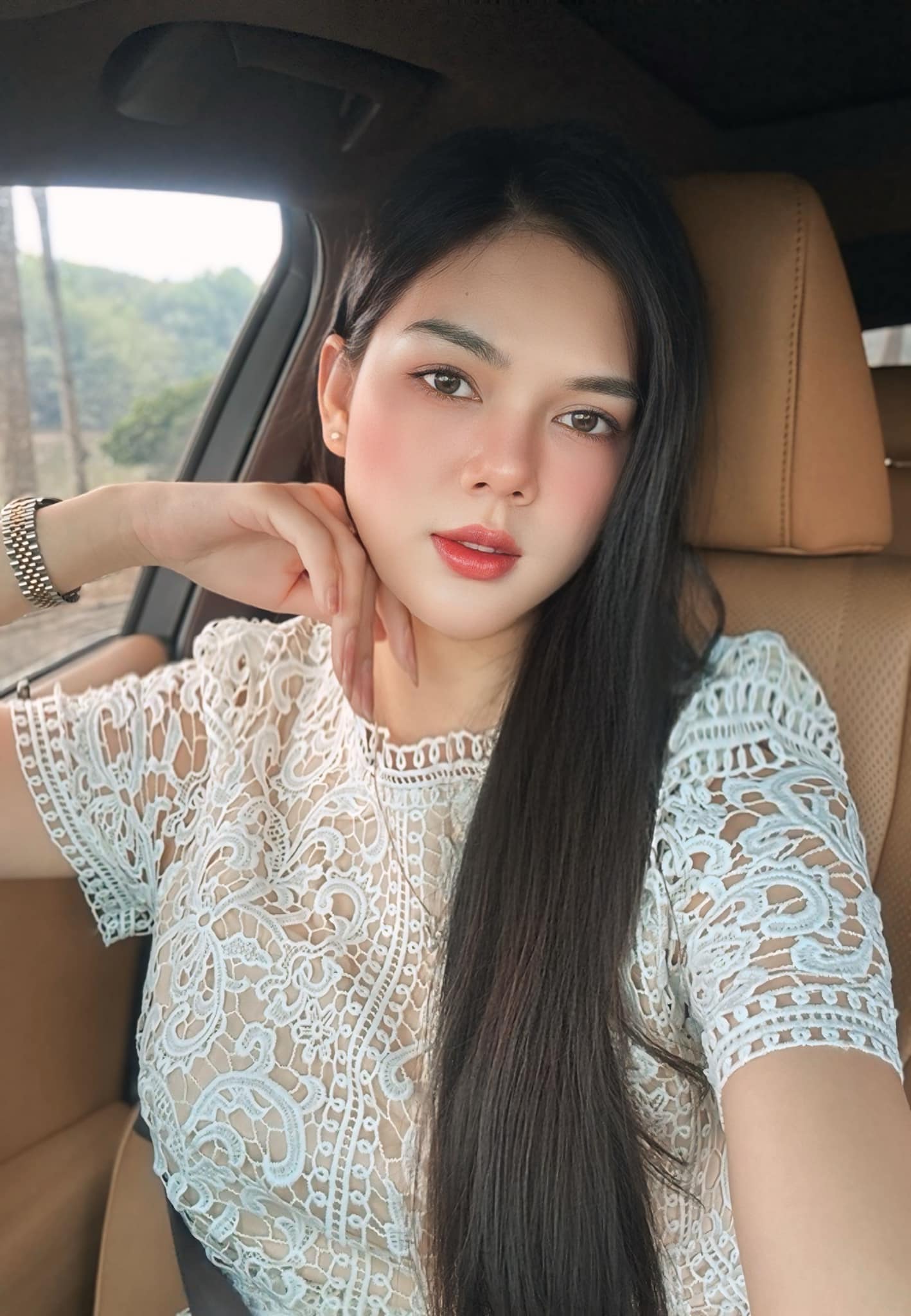 Ngọc Trinh tiễn đưa bạn trai cũ qua đời- Ảnh 3. Ngọc Trinh tiễn đưa bạn trai cũ qua đời- Ảnh 3.