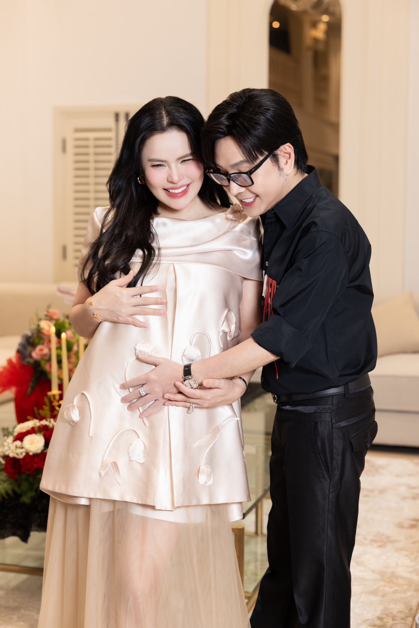 Nam nghệ sĩ vừa lên chức bố ở tuổi 53: Vợ siêu giàu, ở biệt thự 200 tỷ đồng, có 3 con riêng- Ảnh 4.