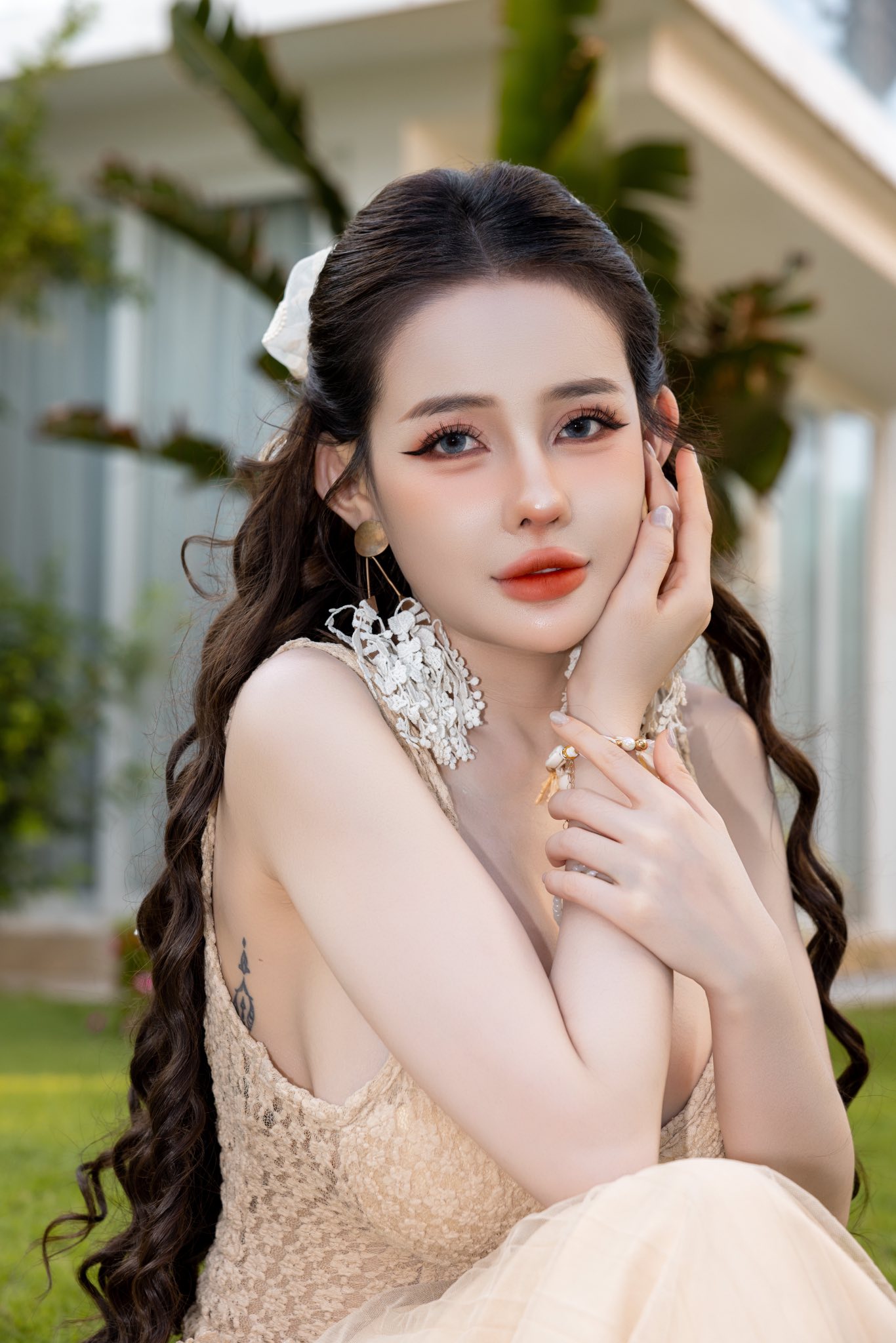 DJ Ngân 98 bị chê ngoại hình