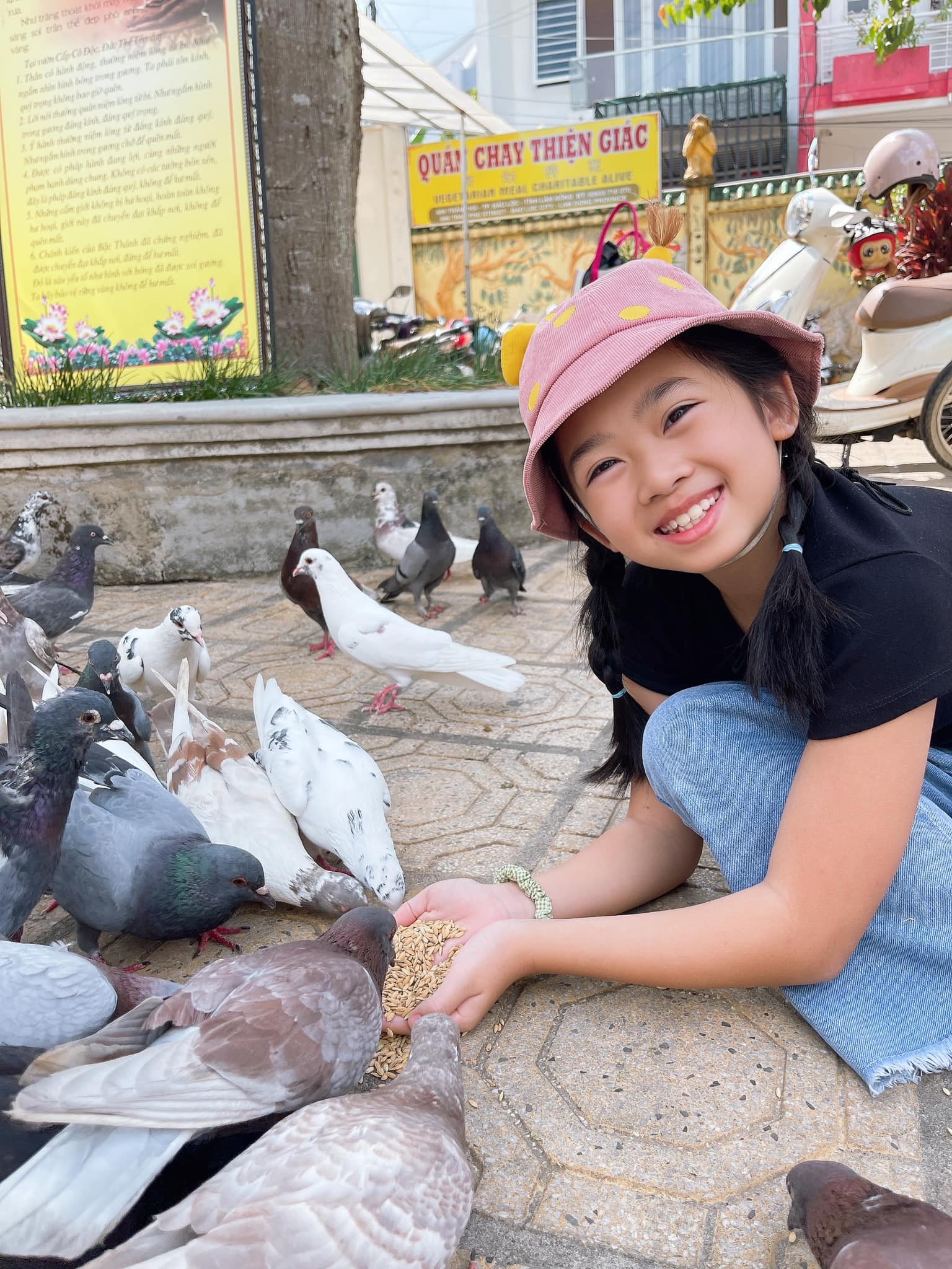 Bảo mẫu của con gái Mai Phương rơi nước mắt nói về hành trình Bảo mẫu của con gái Mai Phương rơi nước mắt nói về hành trình