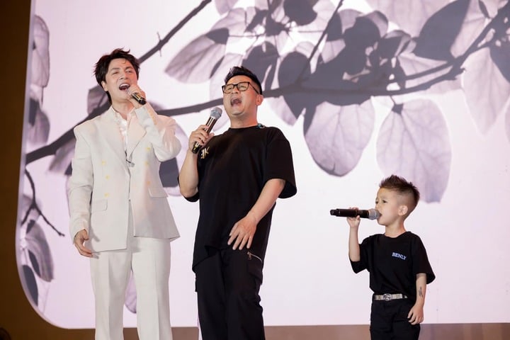 Tranh cãi con trai 4 tuổi của Bằng Kiều hát concert Anh trai vượt ngàn chông gai- Ảnh 2.