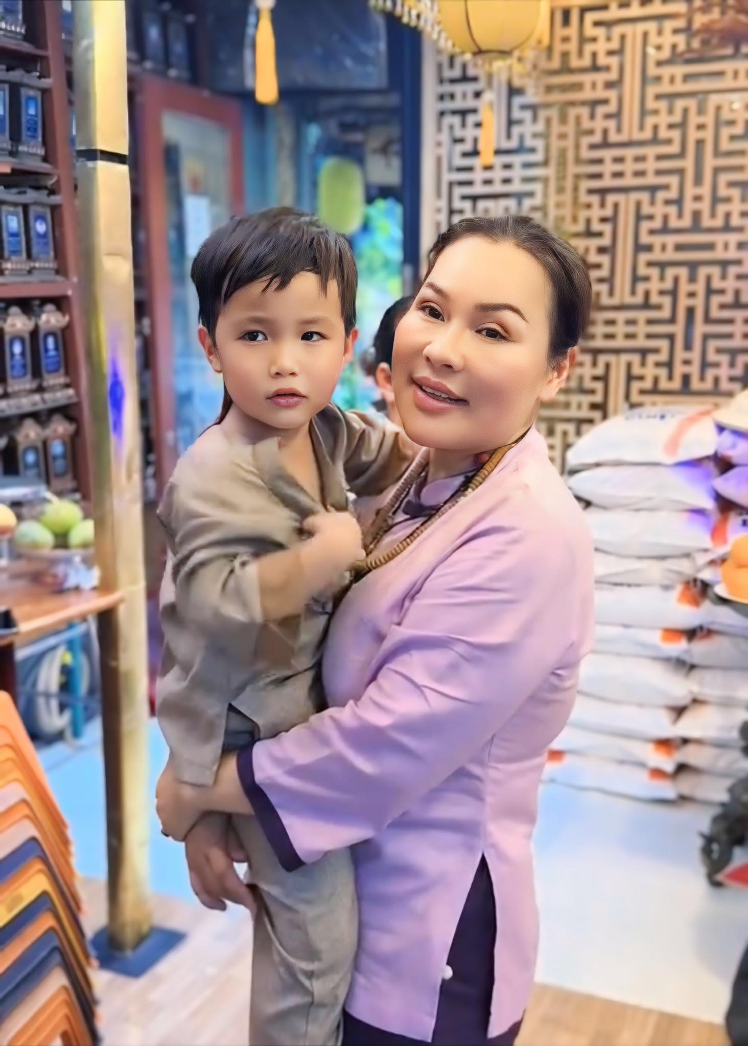 Vợ Quý Bình: Vợ Quý Bình: