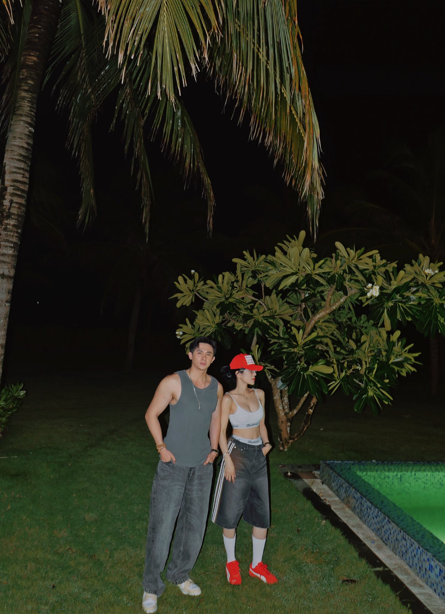 Chị đẹp Vbiz và tình trẻ kém 11 tuổi quấn quýt trong quán bar, đàng trai