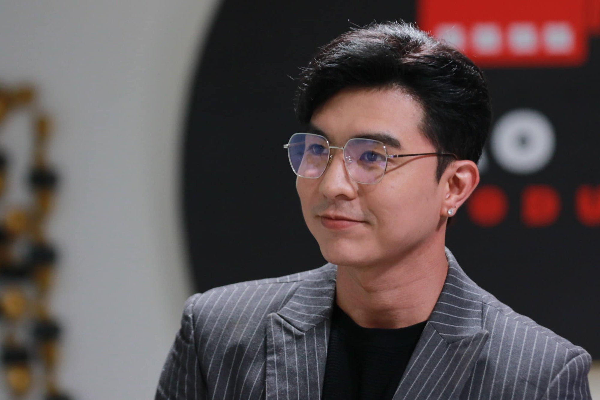 Nam diễn viên gây sốt phim Mưa đỏ: Giảm gấp 5kg để vào vai, hóa ra là tổng tài body