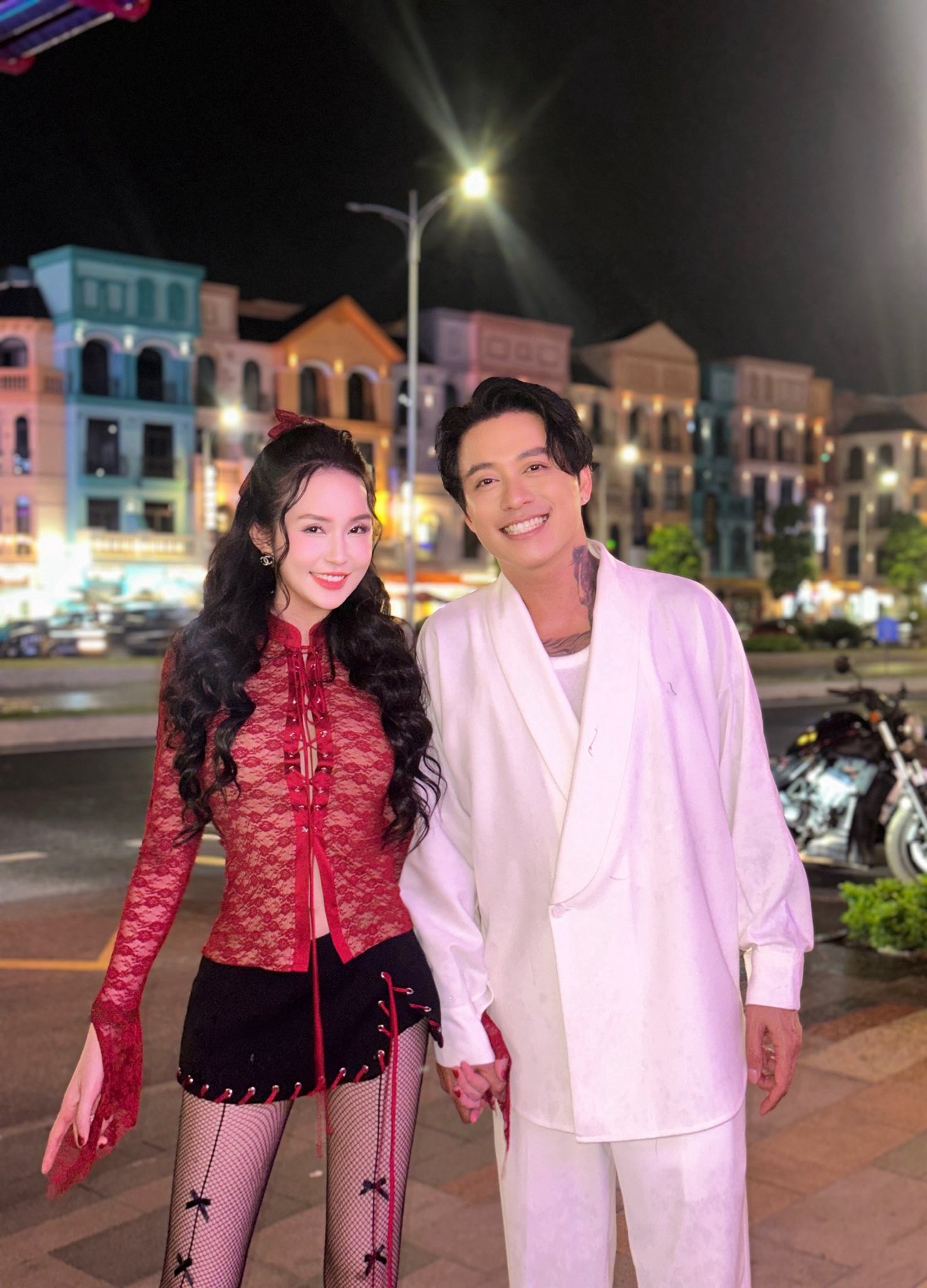 Chuyện tình của nam nghệ sĩ cưới hot girl sinh 3 con, U50 quyết định cạo trọc đầu gây xôn xao- Ảnh 2.